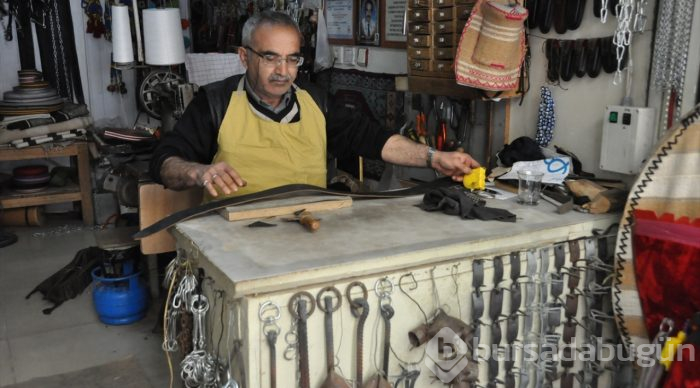 Dede yadigarı asırlık aletlerle semerciliği sürdürüyor
