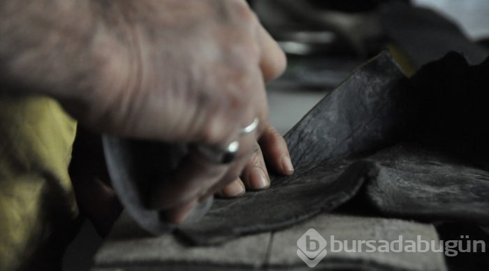 Dede yadigarı asırlık aletlerle semerciliği sürdürüyor

