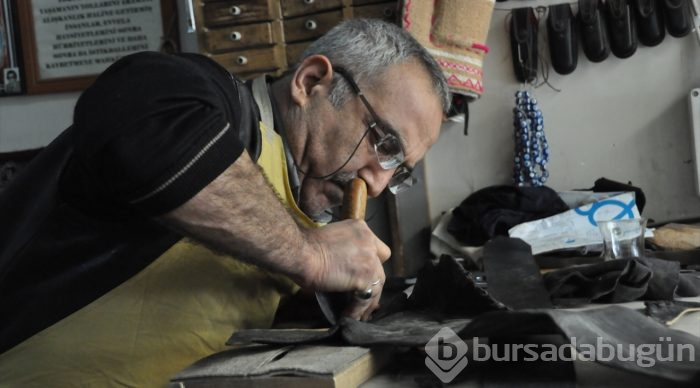 Dede yadigarı asırlık aletlerle semerciliği sürdürüyor
