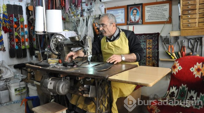 Dede yadigarı asırlık aletlerle semerciliği sürdürüyor
