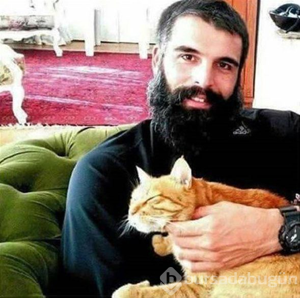 Öldürdüğü hayvanın fotoğrafını paylaşan Mehmet Akif Alakurt'tan pişkin savunma!
