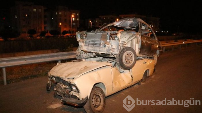 Yol kenarında üst üste duran hurda araçlar şaşırttı
