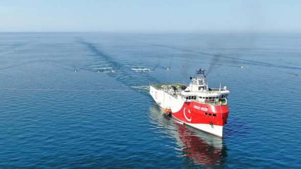 İlk yerli ve milli sismik araştırma gemisi Oruç Reis Marmara'yı karış karış inceliyor
