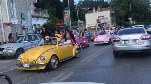 Liseli gençlerden milyonluk araçlarla tehlikeli konvoy!