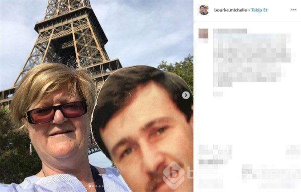 Ölen kocasının maketiyle tura çıktı...