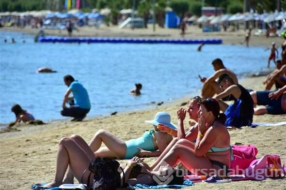 Plajlarda adım atacak yer kalmadı!
