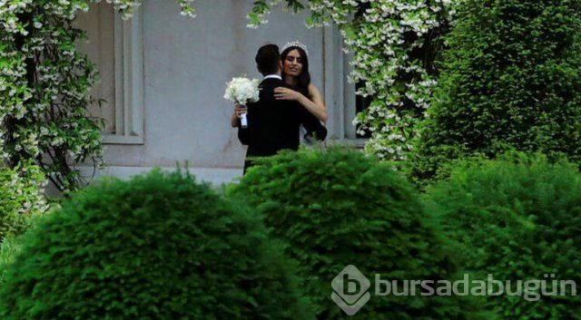 Mesut Özil ile Amine Gülşe evlendi
