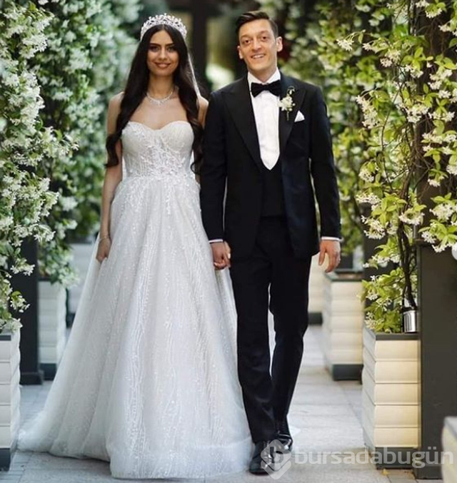 Mesut Özil ile Amine Gülşe evlendi
