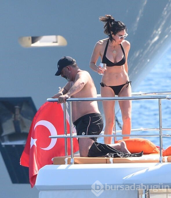 Cem Yılmaz ile Defne Samyeli tatilde