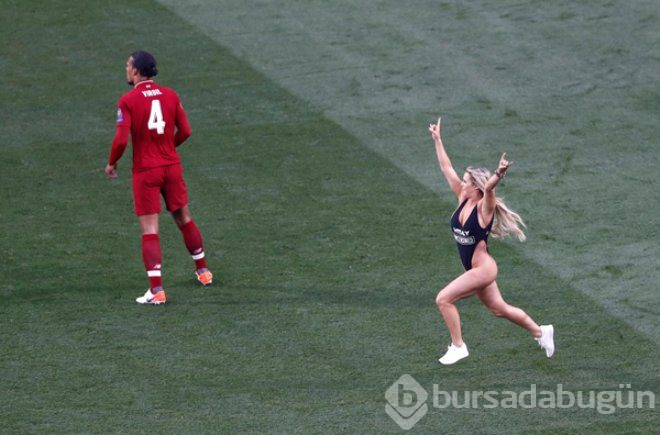Sahaya mayoyla atlayan Wolanski'den itiraf: Liverpoollu futbolcular flörtleşmek istedi