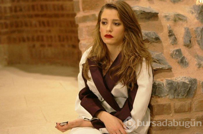Serenay Sarıkaya kapak kızı oldu