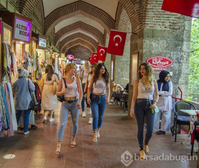 Finalist mankenler Bursa'da kampa girdi