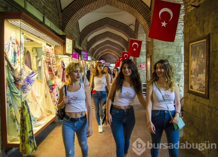 Finalist mankenler Bursa'da kampa girdi