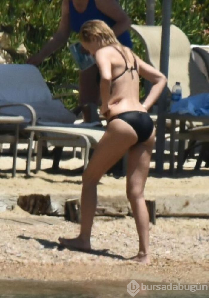 Burcu deniz sezonunu Bodrum'da açtı
