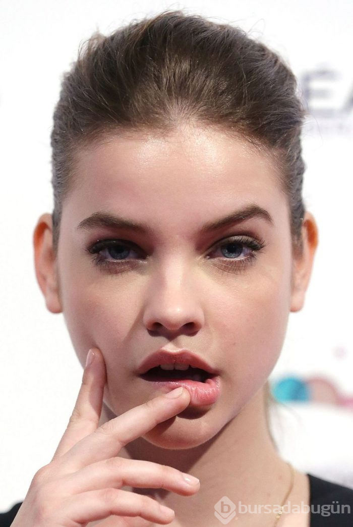 Barbara Palvin, yüzü olduğu Calzedonia markası için Vogue'un sorularını yanıtladı