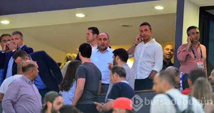 Anadolu Efes'in, Fenerbahçe'yi konuk ettiği maçta yine olaylar vardı