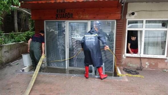 Kuaförü su bastı