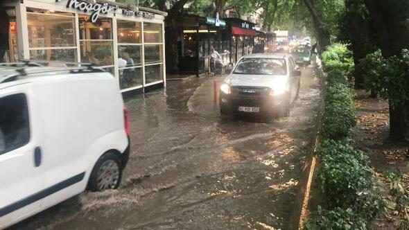 Kuaförü su bastı