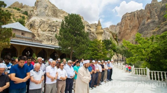 Türkiye'nin dört bir yanında Muhammed Mursi için cenaze namazı kılındı