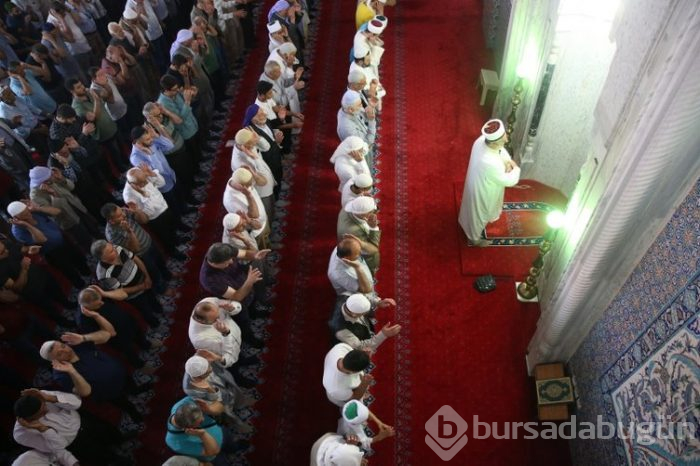 Türkiye'nin dört bir yanında Muhammed Mursi için cenaze namazı kılındı