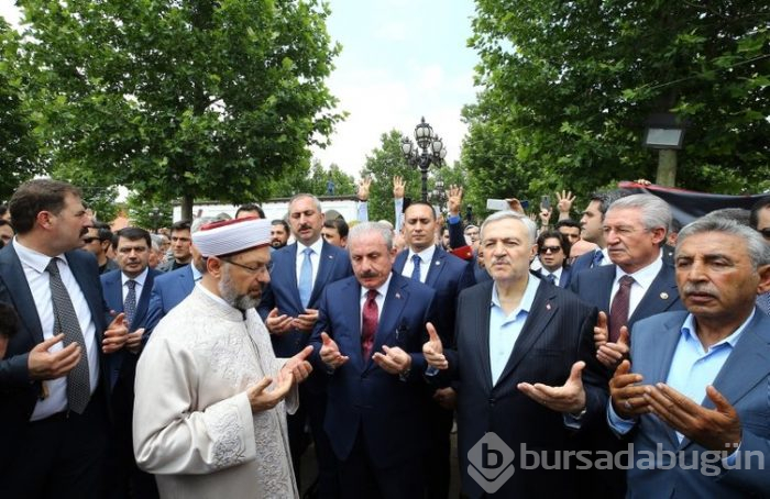 Türkiye'nin dört bir yanında Muhammed Mursi için cenaze namazı kılındı