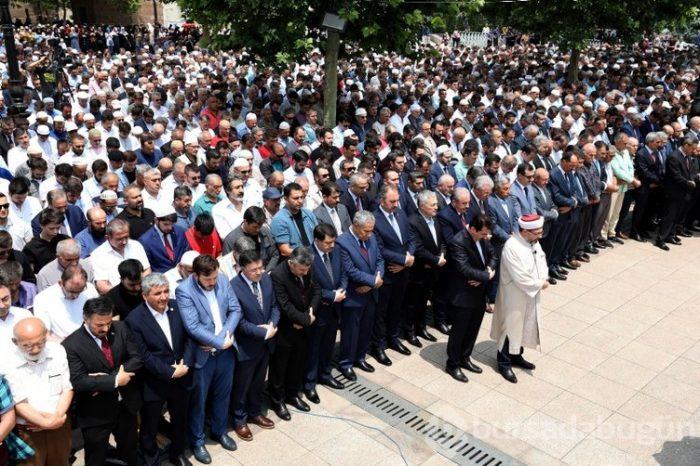 Türkiye'nin dört bir yanında Muhammed Mursi için cenaze namazı kılındı