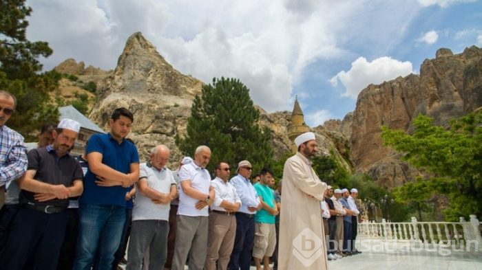 Türkiye'nin dört bir yanında Muhammed Mursi için cenaze namazı kılındı