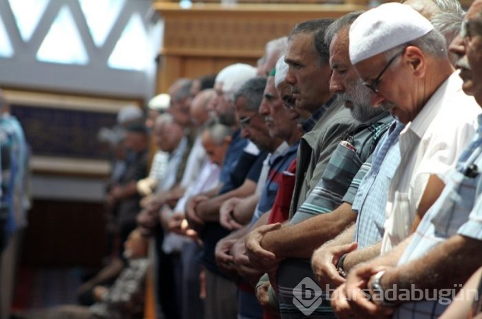 Türkiye'nin dört bir yanında Muhammed Mursi için cenaze namazı kılındı