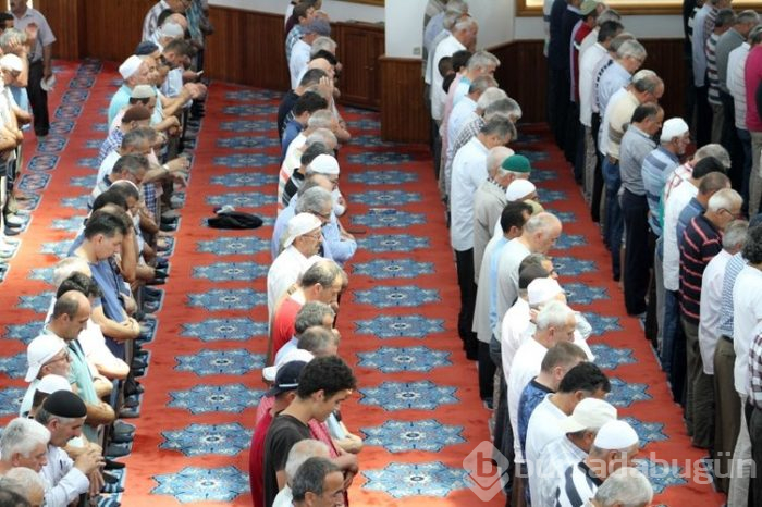 Türkiye'nin dört bir yanında Muhammed Mursi için cenaze namazı kılındı