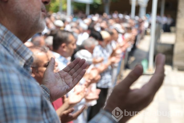 Türkiye'nin dört bir yanında Muhammed Mursi için cenaze namazı kılındı