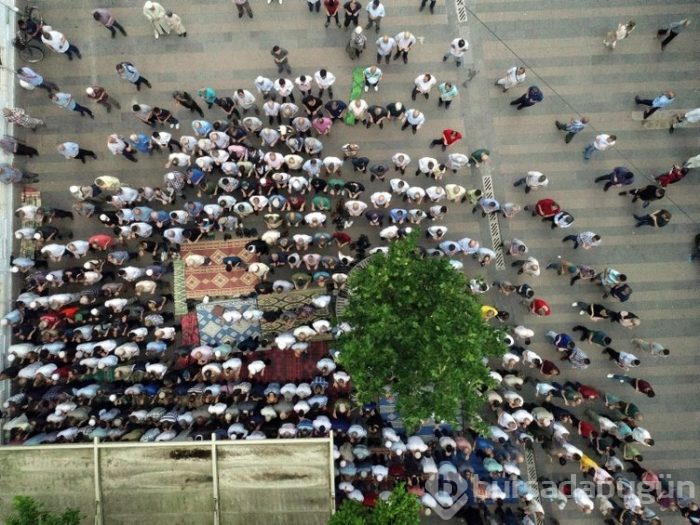 Türkiye'nin dört bir yanında Muhammed Mursi için cenaze namazı kılındı