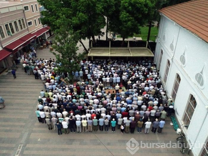 Türkiye'nin dört bir yanında Muhammed Mursi için cenaze namazı kılındı