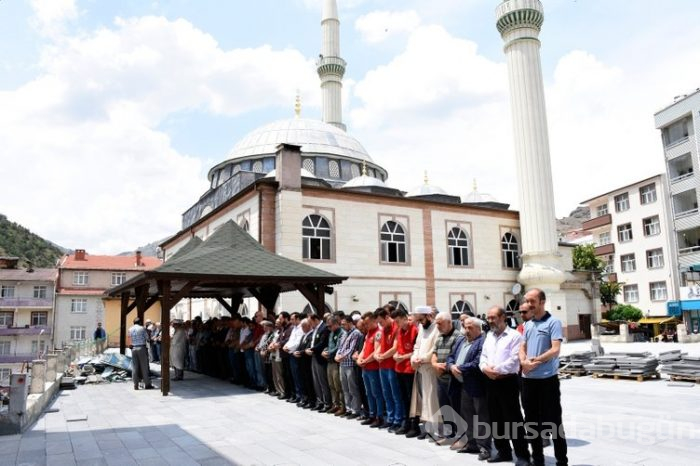 Türkiye'nin dört bir yanında Muhammed Mursi için cenaze namazı kılındı