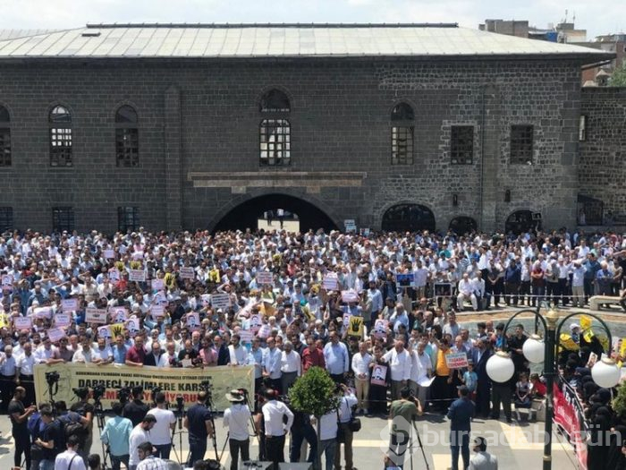 Türkiye'nin dört bir yanında Muhammed Mursi için cenaze namazı kılındı
