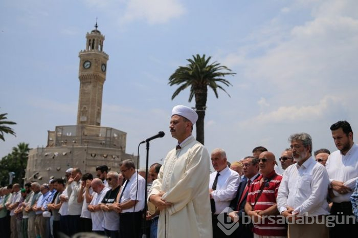 Türkiye'nin dört bir yanında Muhammed Mursi için cenaze namazı kılındı