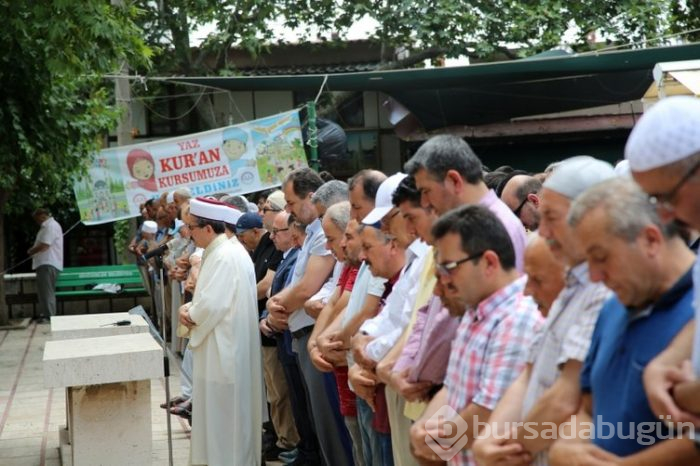 Türkiye'nin dört bir yanında Muhammed Mursi için cenaze namazı kılındı