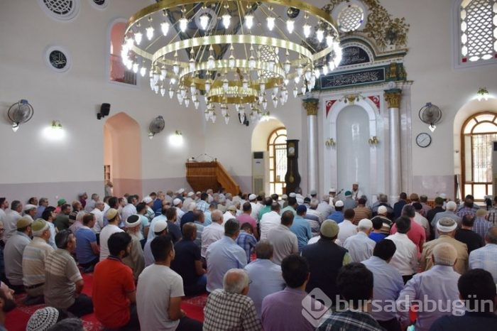 Türkiye'nin dört bir yanında Muhammed Mursi için cenaze namazı kılındı