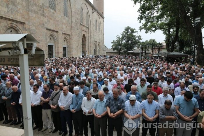 Türkiye'nin dört bir yanında Muhammed Mursi için cenaze namazı kılındı