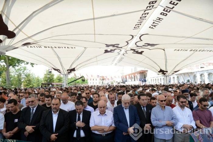 Türkiye'nin dört bir yanında Muhammed Mursi için cenaze namazı kılındı