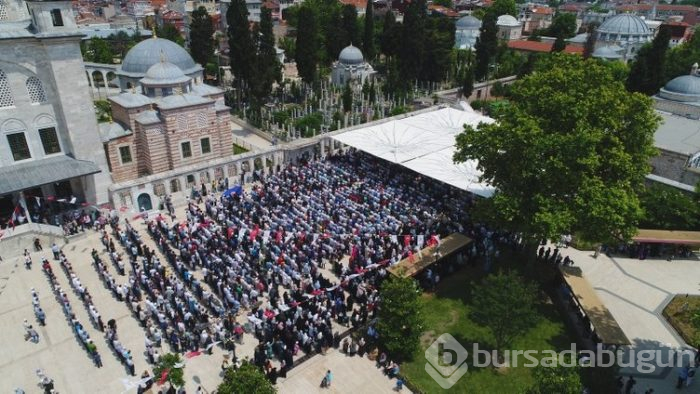 Türkiye'nin dört bir yanında Muhammed Mursi için cenaze namazı kılındı