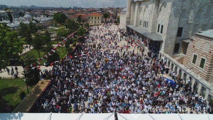 Türkiye'nin dört bir yanında Muhammed Mursi için cenaze namazı kılındı