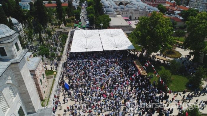 Türkiye'nin dört bir yanında Muhammed Mursi için cenaze namazı kılındı