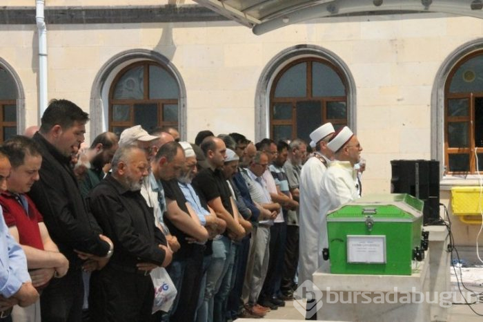 Türkiye'nin dört bir yanında Muhammed Mursi için cenaze namazı kılındı