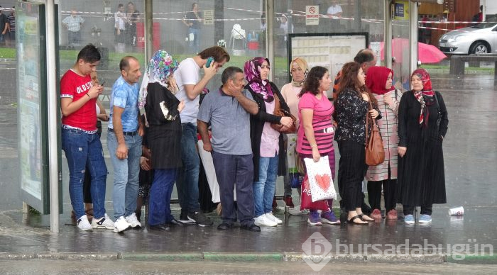 Bursa'da aniden bastıran sağanak yağış zor anlar yaşattı	