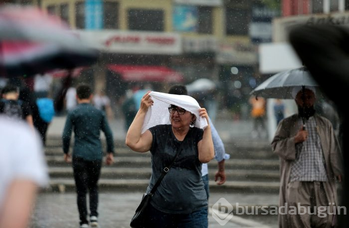 Bursa'da aniden bastıran sağanak yağış zor anlar yaşattı	