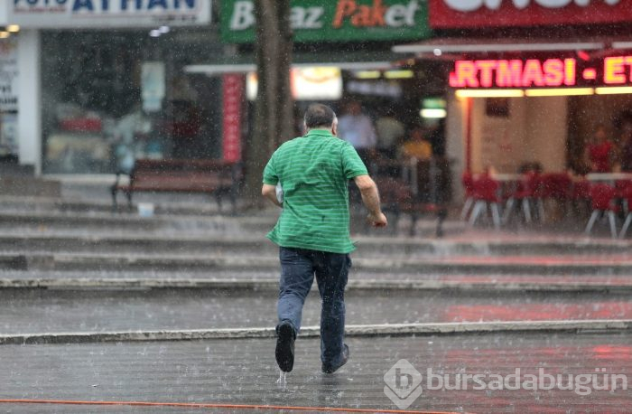 Bursa'da aniden bastıran sağanak yağış zor anlar yaşattı	