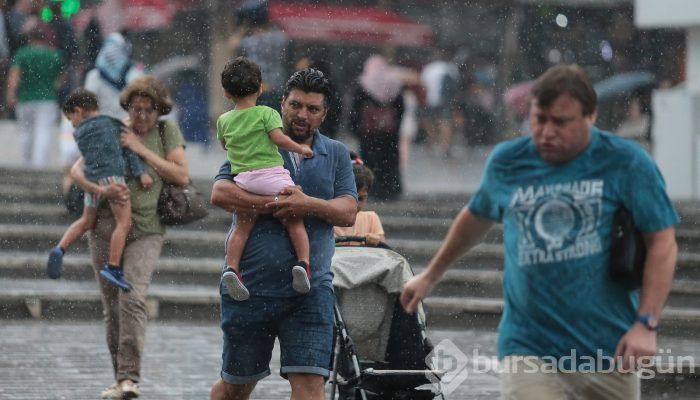 Bursa'da aniden bastıran sağanak yağış zor anlar yaşattı	