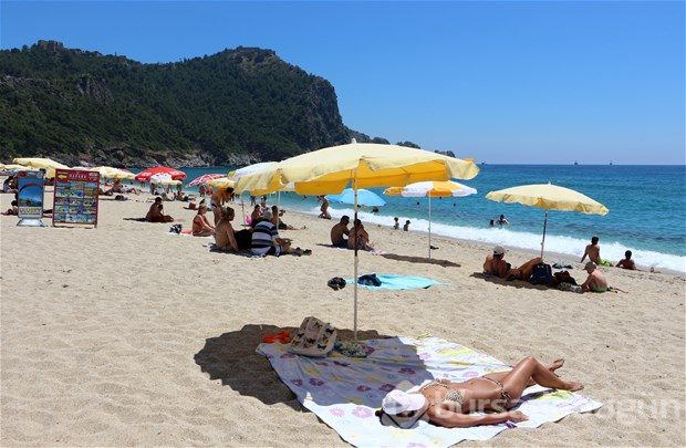 Bayram bitti plajlar turistlere kaldı
