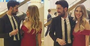 Yasemin Şefkatli, sahneden inen aşkının terini sildi