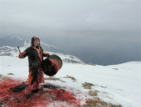  Davul sesi ile S.O.S sinyali vererek, yardım çağrısında bulunuldu